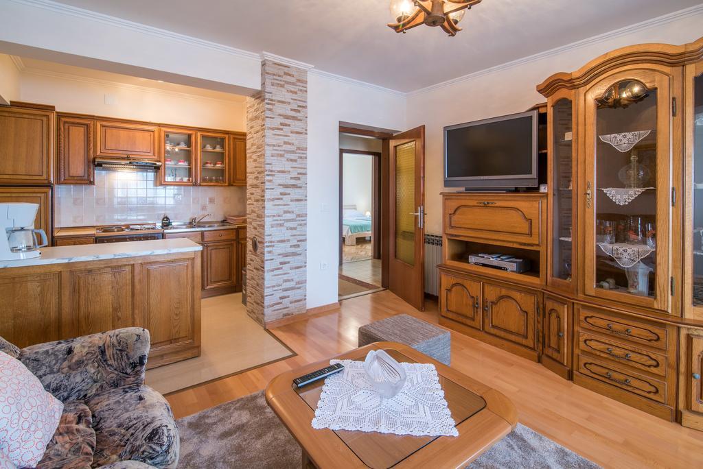Apartman Slavko Krk Town Exteriör bild