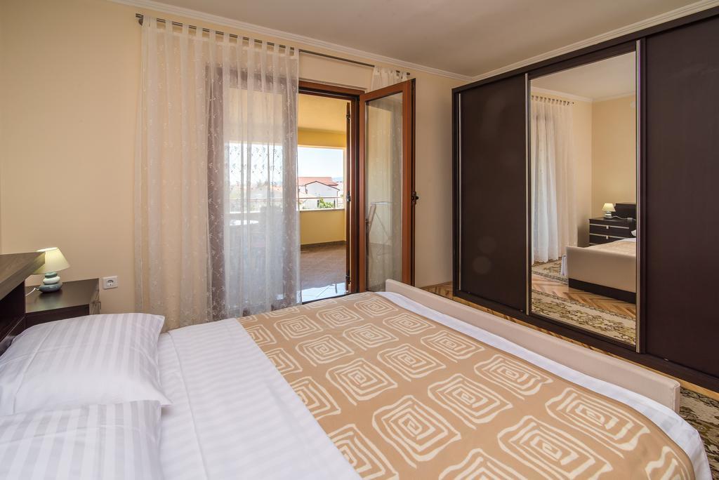 Apartman Slavko Krk Town Exteriör bild